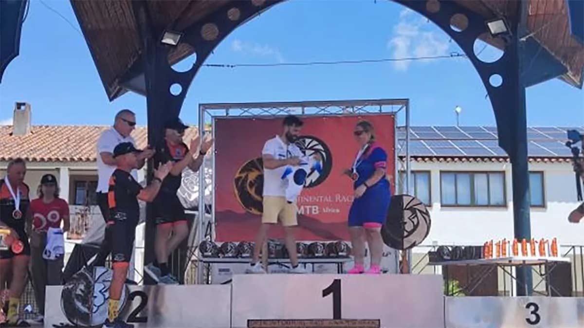 Coordinadora Solidaria entrega tres mallots solidarios en la Intercontinental Race Bike