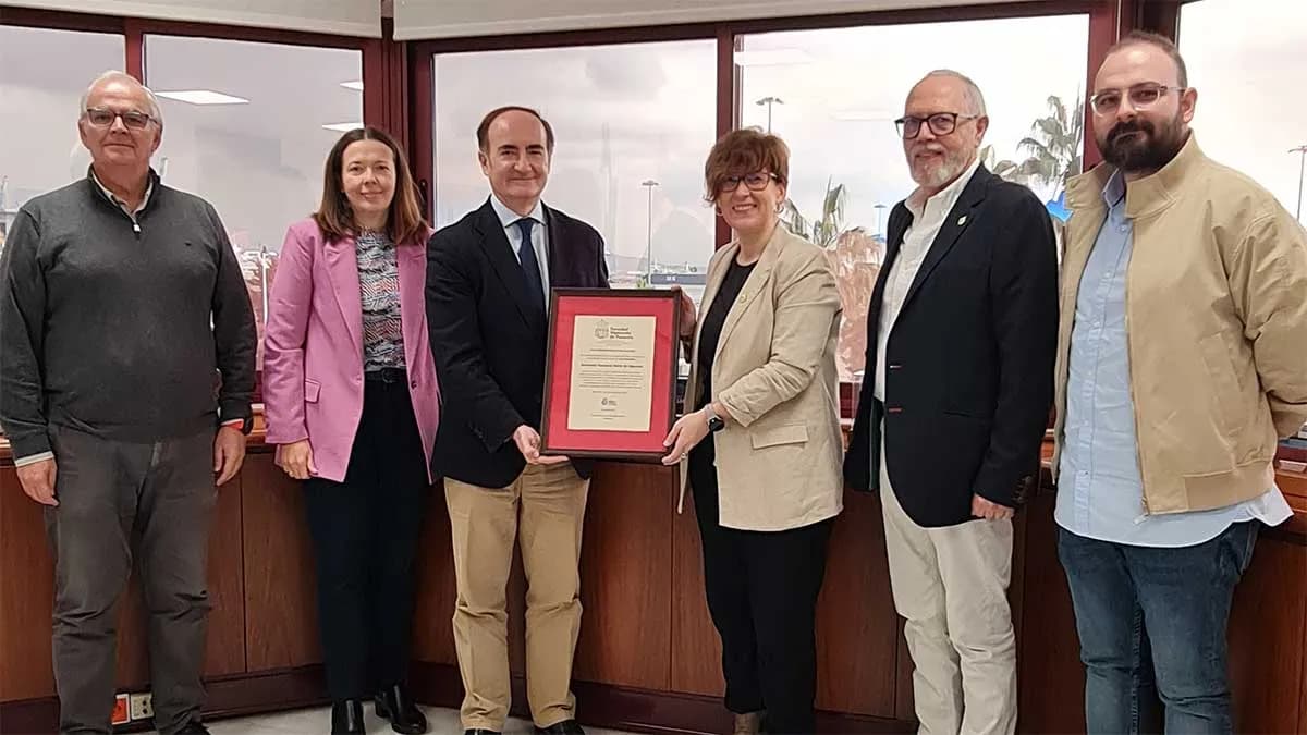 La APBA recibe el título de socio de honor de la Coral Portus Albus de la Sociedad Algecireña de Fomento