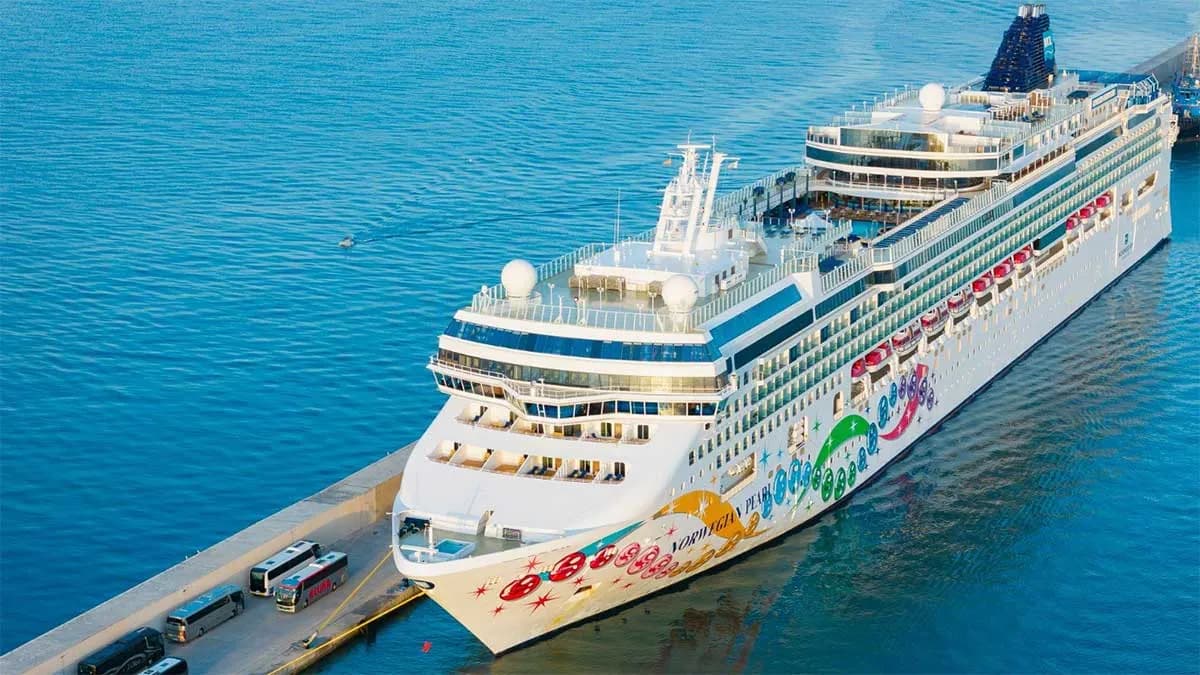 El crucero Norwegian Pearl cierra una temporada histórica en el Puerto de Motril