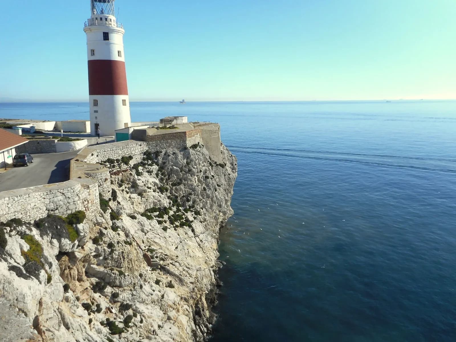 Agaden denuncia un nuevo vertido al mar procedente de Gibraltar