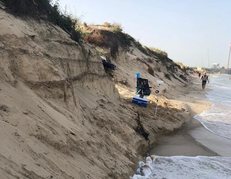 Salvemos Rinconcillo espera que en la reunión con Ayuntamiento y Puerto pese el ejemplo de municipios que ya han protegido sus playas con diques sumergidos