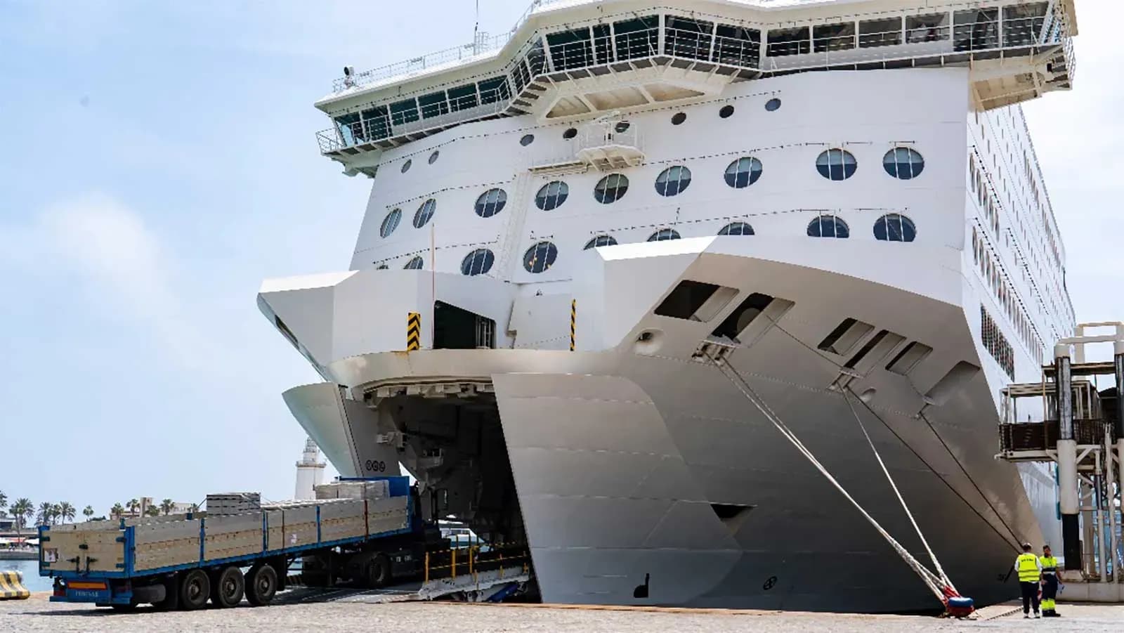 Transportes concede 11,8 millones en eco-incentivos marítimos a 32 empresas por desviar carga de la carretera al buque
