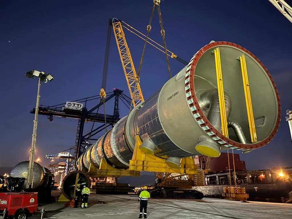 Gran operativa de Project cargo coordinada por Pérez y Cia, Noatum y LOGISTIKA 360 en el muelle Isla Verde Exterior del puerto de Algeciras
