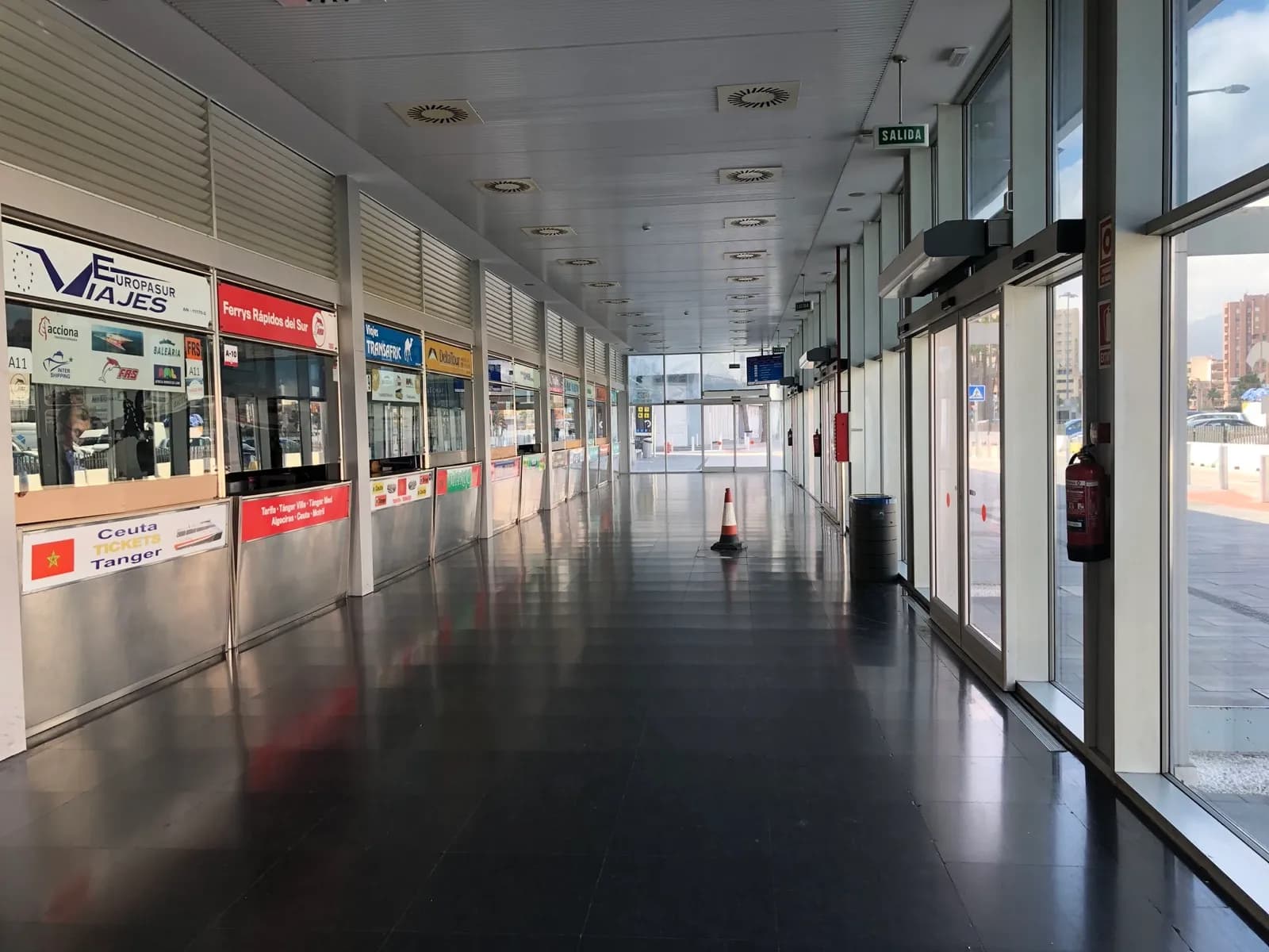 Las agencias de viaje del puerto de Algeciras reciben con resignación la suspensión de la OPE 2021