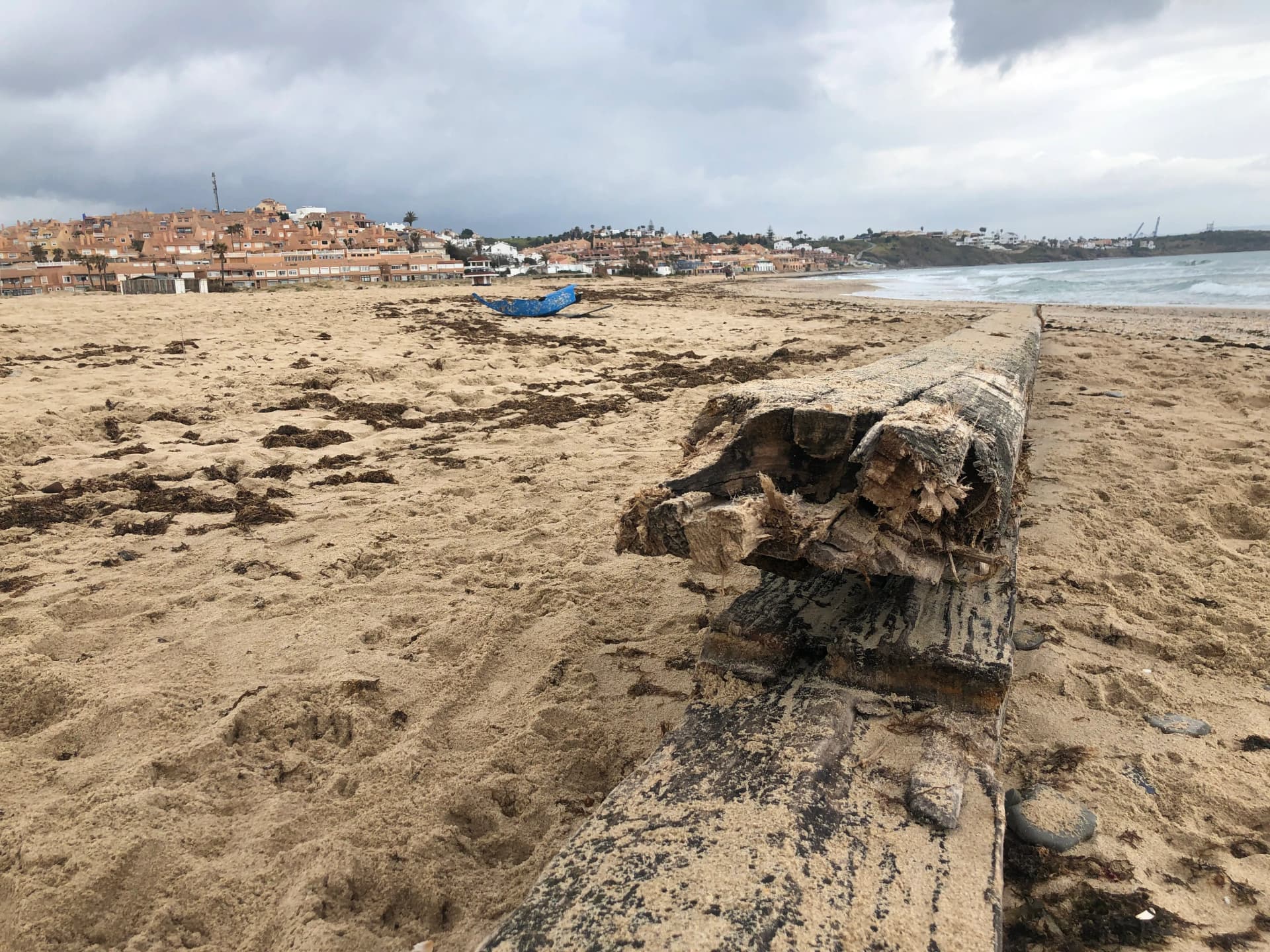 Agaden vuelve a pedir la retirada de cuatro bateas de mejilloneras de la zona de Getares