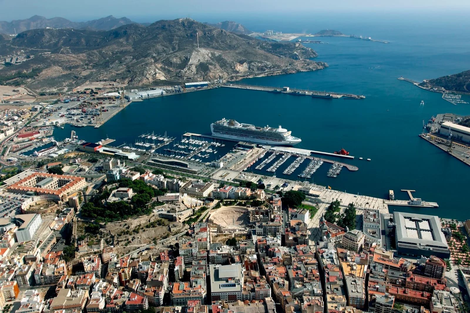 Pérez y Cía. inaugura una nueva oficina en Cartagena