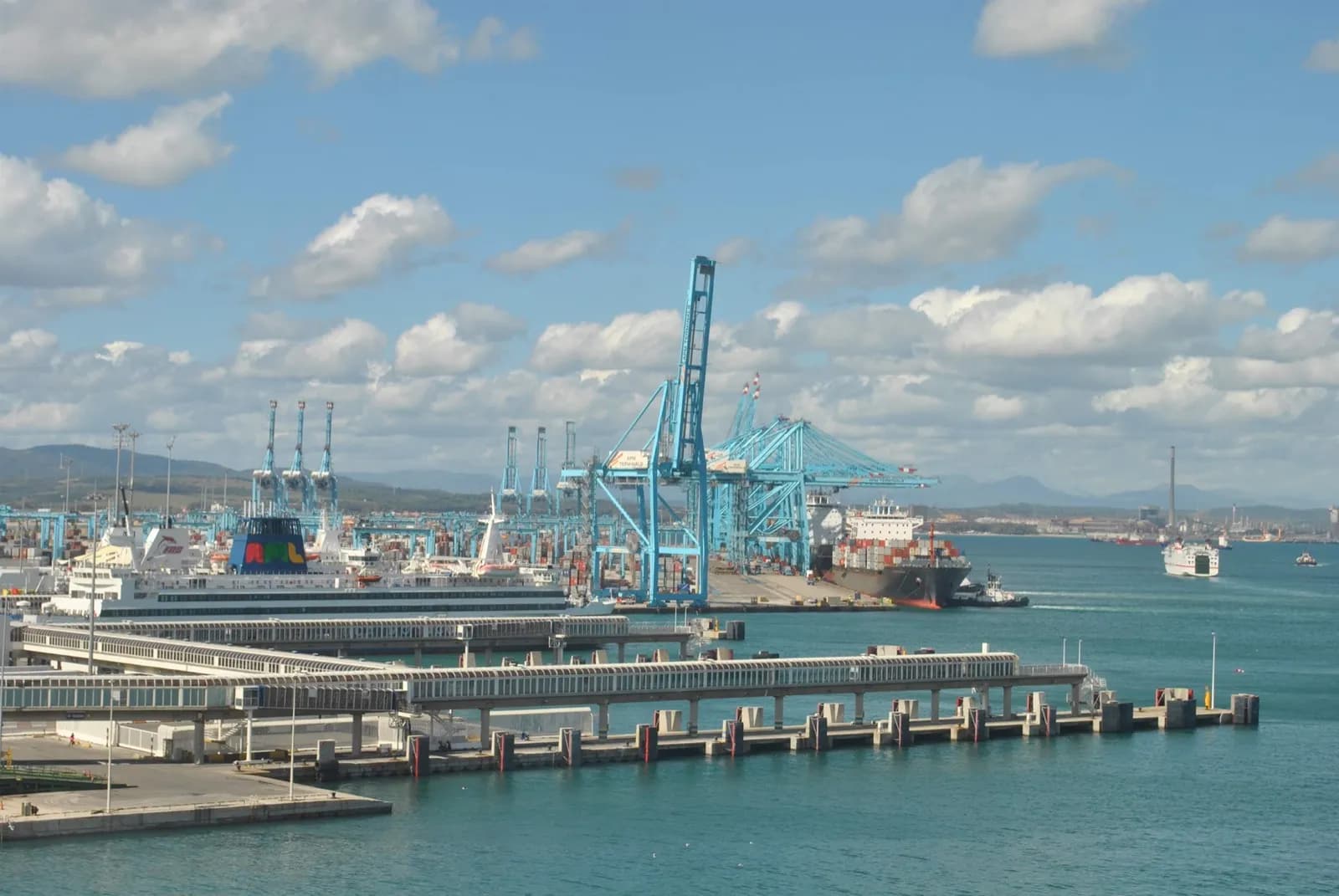 La APBA ejecutará el refuerzo del firme en el Muelle Juan Carlos I Este