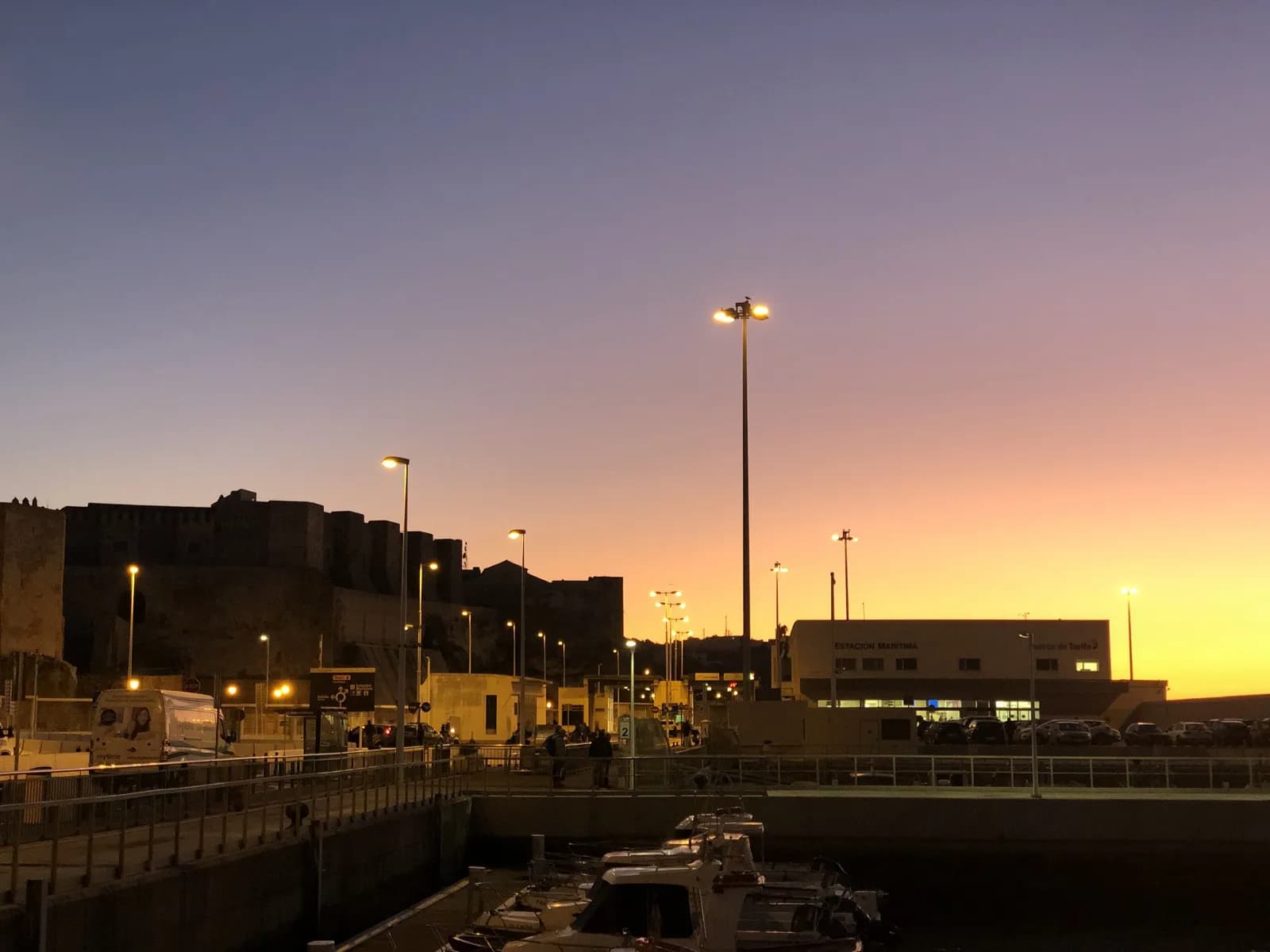 La APBA adjudica a Elecnor Servicios y Proyectos la mejora del alumbrado perimetral del Puerto de Tarifa