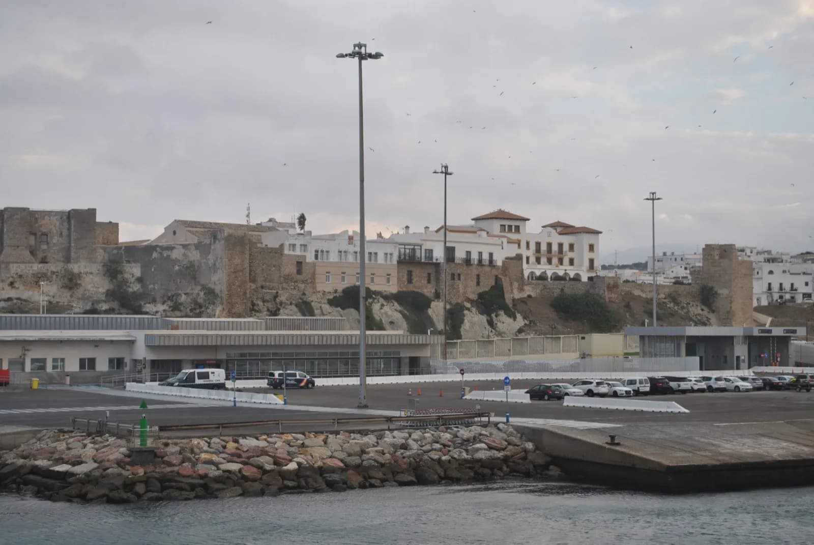 El puerto de Tarifa mantiene cerradas las conexiones con Tánger por el temporal de levante