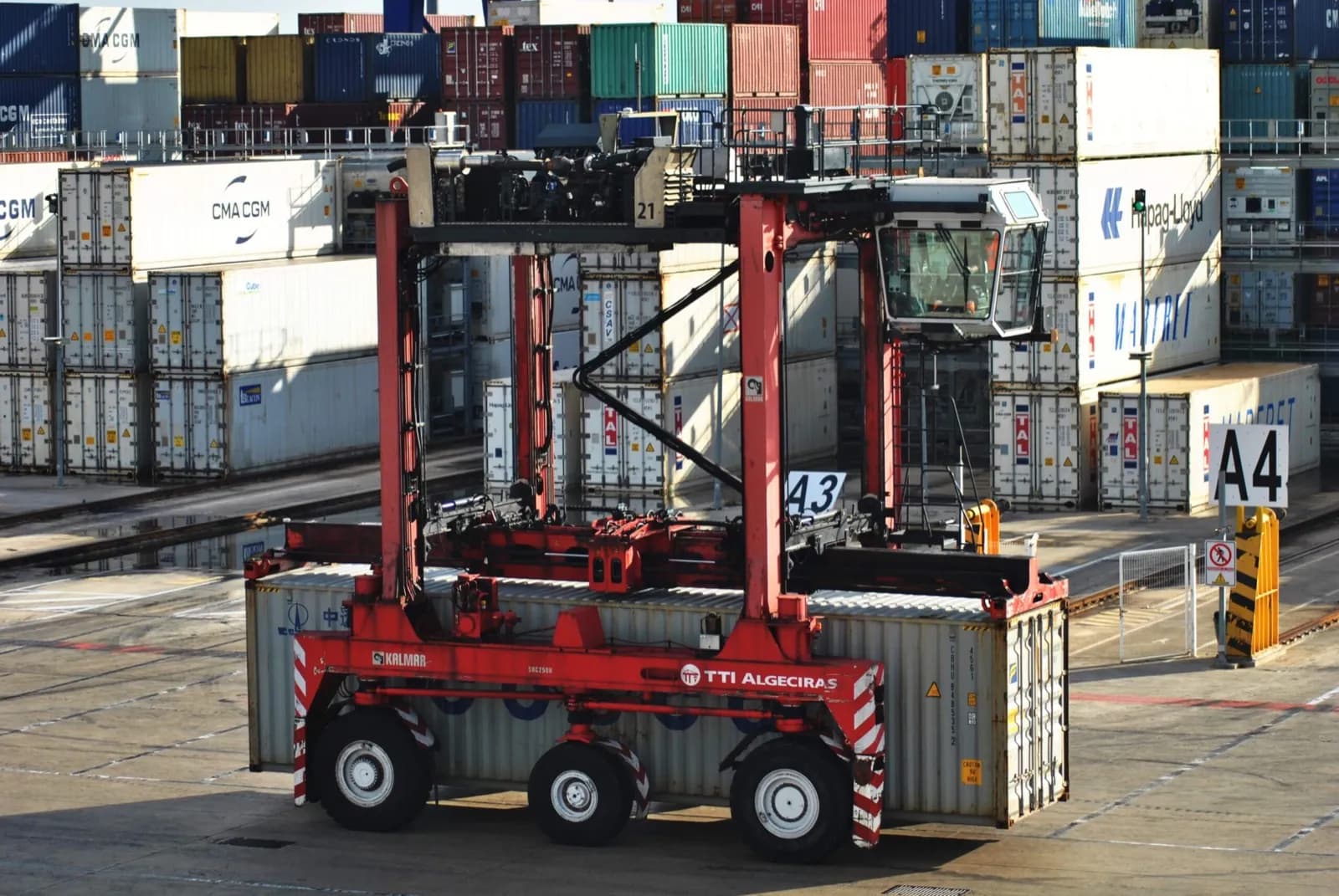 TTI Algeciras amplía su horario de atención para hacer frente al aumento de movimientos en su terminal