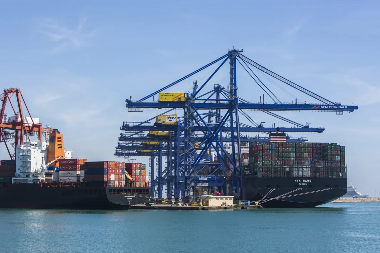 El tráfico de contenedores de Valenciaport crece un 7,34%