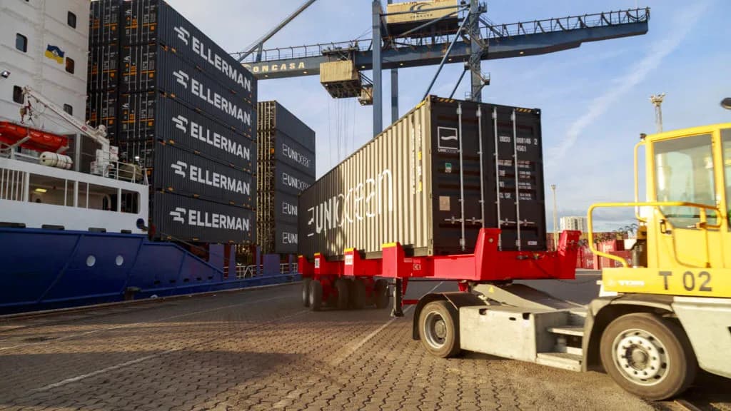 Cádiz recibe la escala inaugural del buque que cubrirá la nueva línea de contenedores con el Norte de Europa