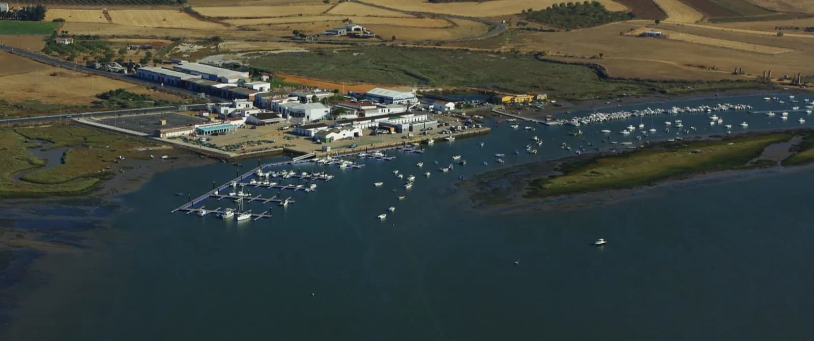 El BOJA publica la autorización del dragado en el Puerto de El Terrón para solucionar la acumulación de fango