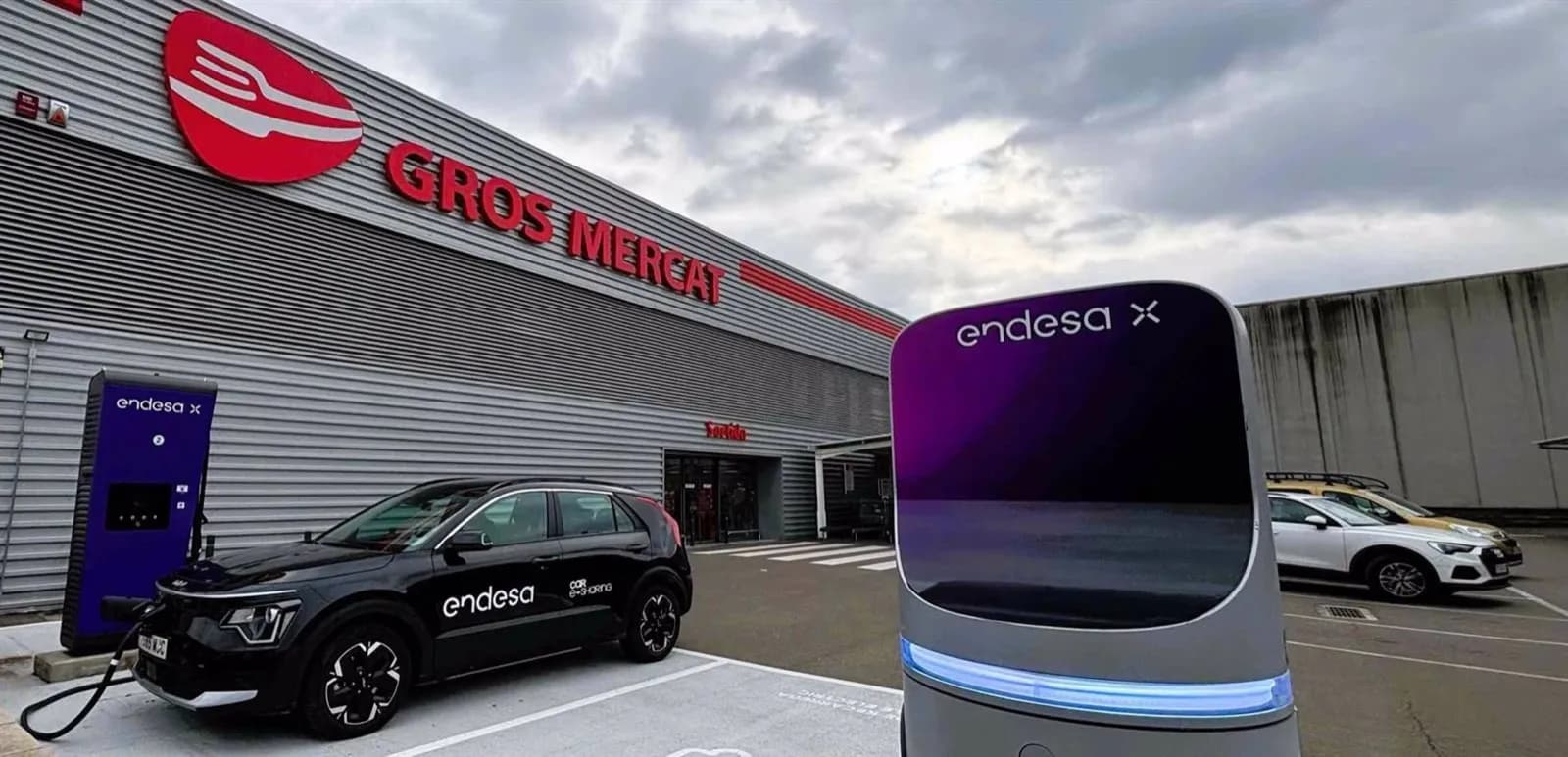 Endesa y Transgourmet impulsan la movilidad eléctrica con nuevos puntos de recarga en Puerto Real