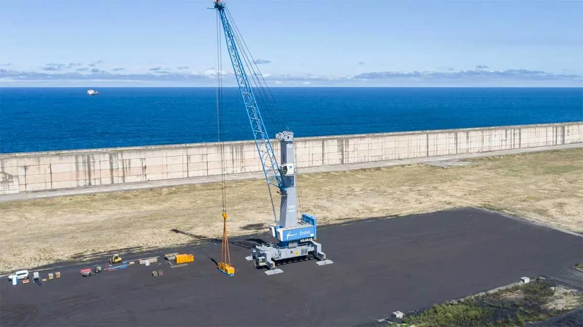 Ership avanza en su plan de renovación de la flota de grúas en el puerto de Gijón