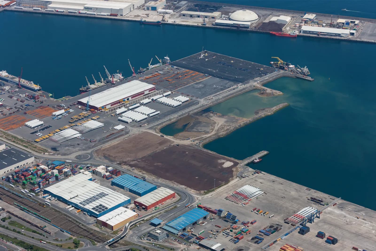 La Diputación Foral de Vizcaya y el Puerto de Bilbao impulsan un acuerdo de economía circular en sus obras de infraestructura