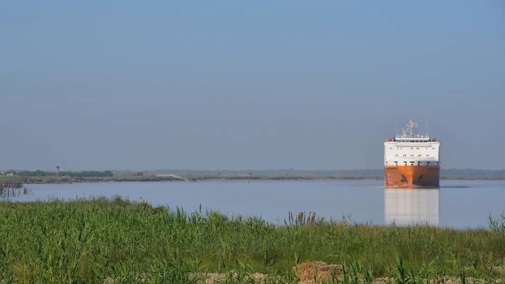 El Puerto de Sevilla recibirá más de un millón de euros para el mantenimiento del canal de navegación del Guadalquivir