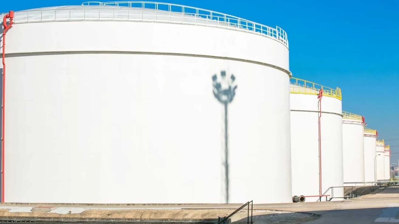 La CNMC refuerza la supervisión logística en 2024 para combatir el fraude en carburantes