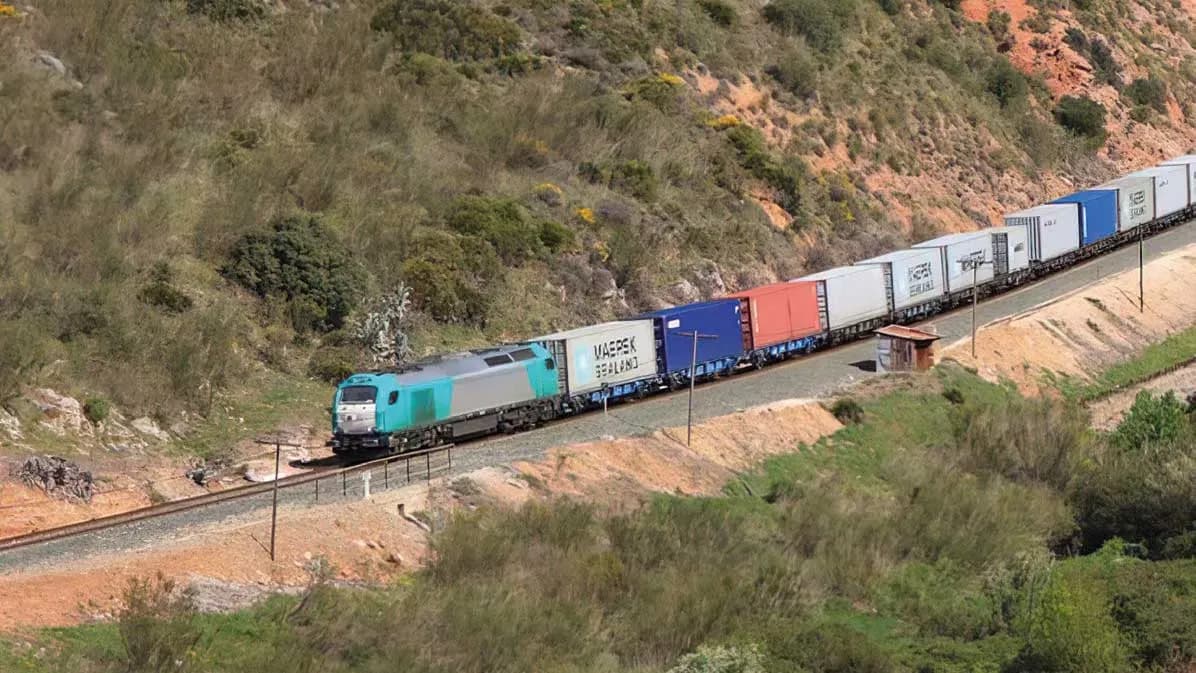 The CNMC identifies the track gauge, electrification, and signaling as the main technical barriers of the Spanish railway