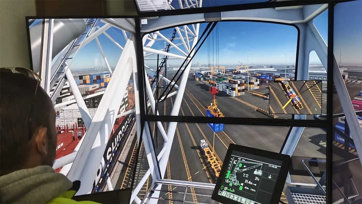 Estibadores del puerto de Tarragona mejoran su capacitación a través de un simulador de grúas Liebherr Lisim