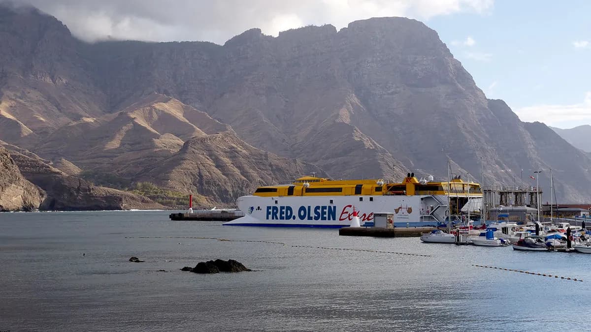 Los puertos canarios superan los dos millones de pasajeros durante el primer semestre