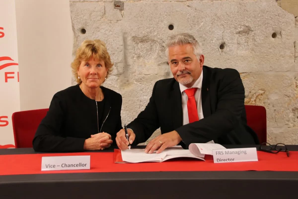 La Universidad de Gibraltar y FRS firman un acuerdo de colaboración estratégica en el sector marítimo
