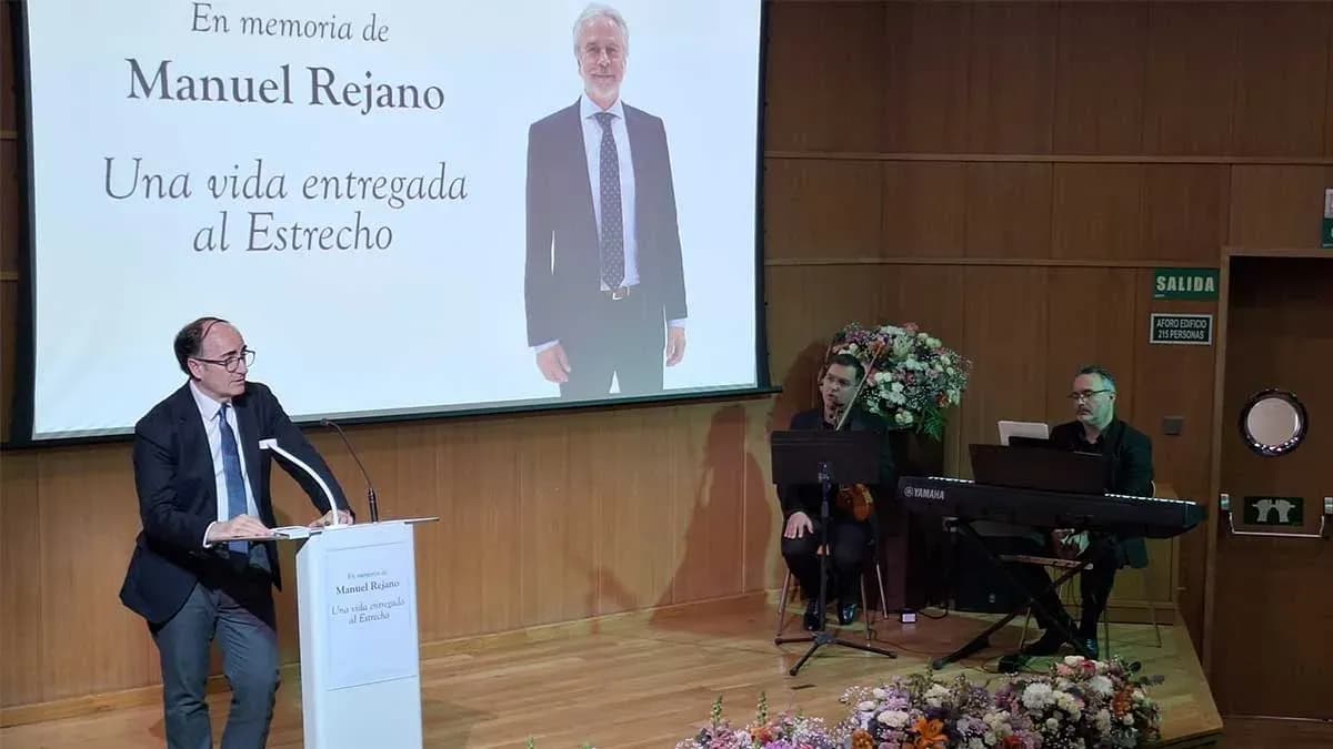 Manuel Rejano recibe en Algeciras el adiós de Baleària y la comunidad portuaria