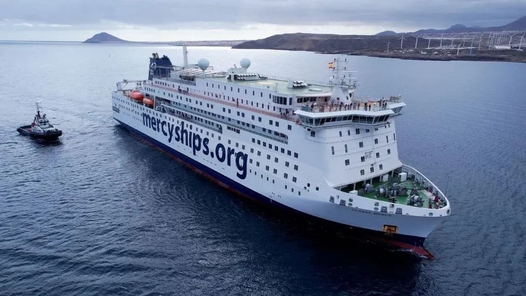 El buque hospital “Global Mercy” hace escala en el puerto canario de Granadilla