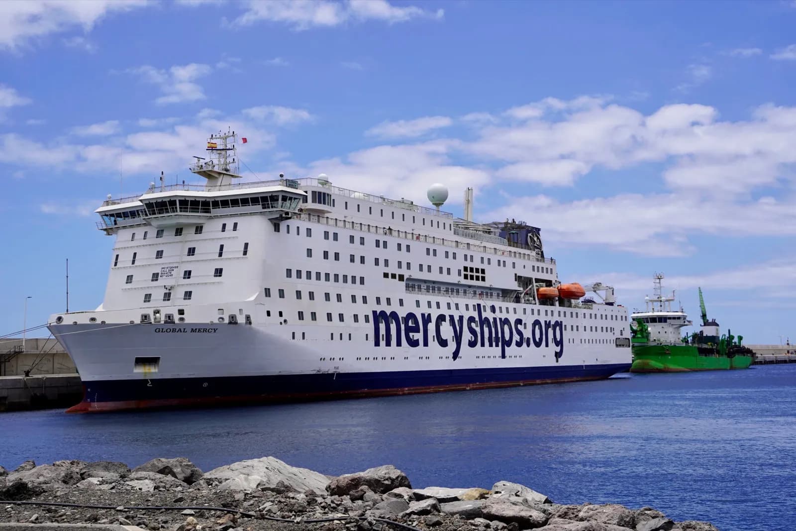 El buque hospital Global Mercy regresa al Puerto de Granadilla después de su primera misión humanitaria