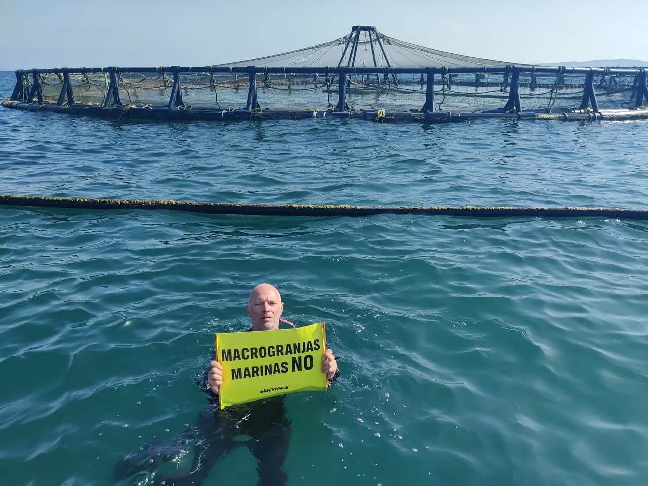 Greenpeace revela imágenes inéditas de macrogranjas marinas españolas