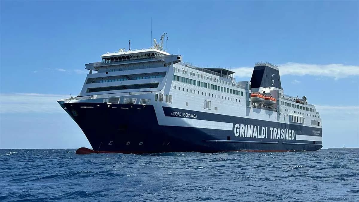 La APB informa a Trasmed sobre excesos acústicos del buque Ciudad de Granada en el puerto de Maó