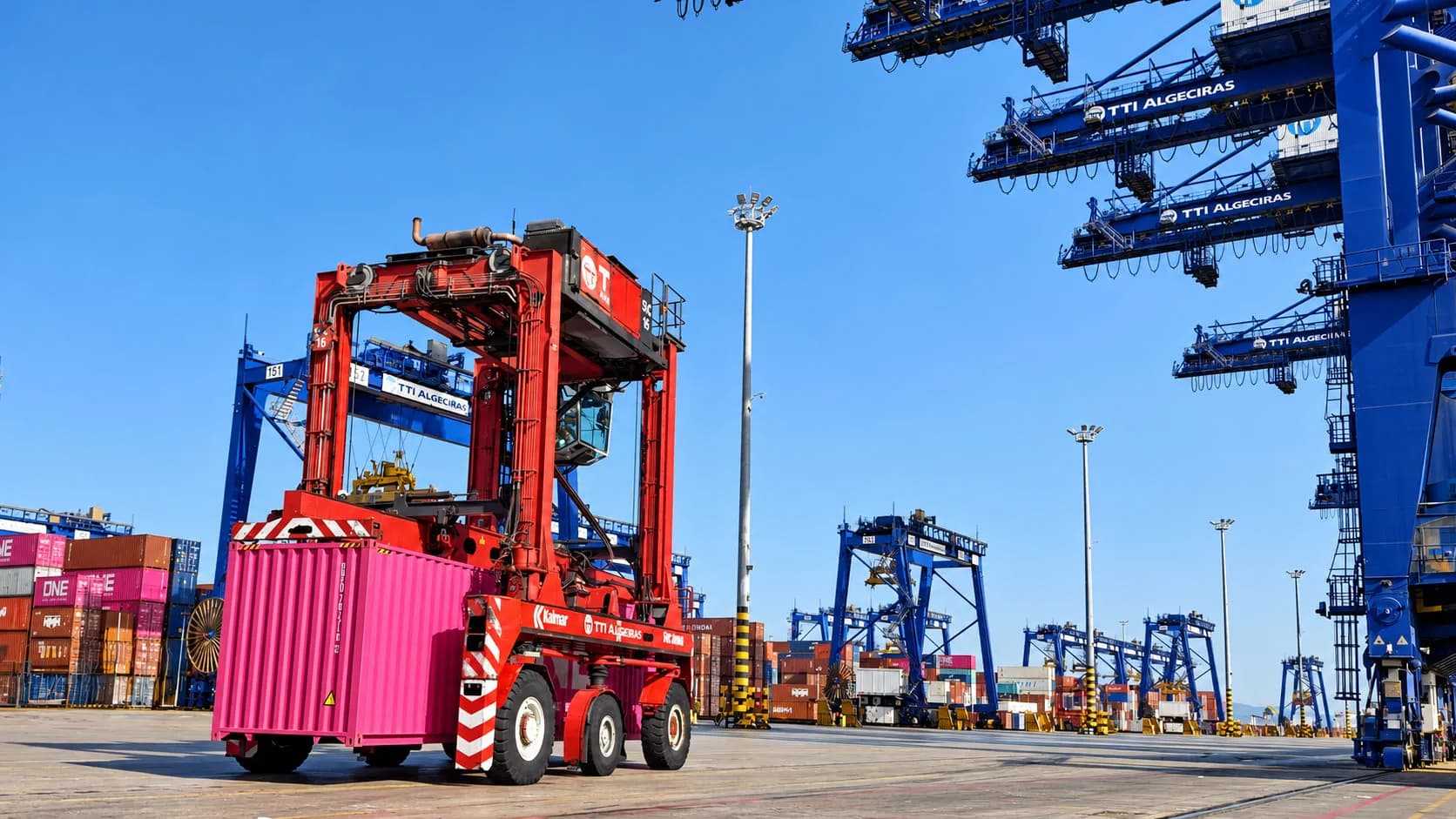 El Puerto de Algeciras supera los 76 millones de toneladas hasta septiembre y compensa el descenso de febrero