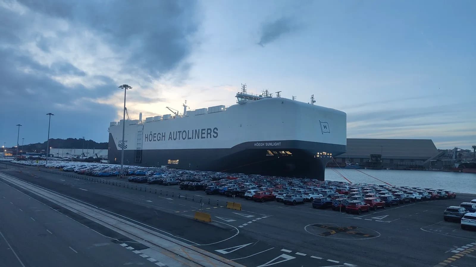 El Höegh Sunlight, uno de los buques más sostenibles del mundo, hace su primera escala en Santander