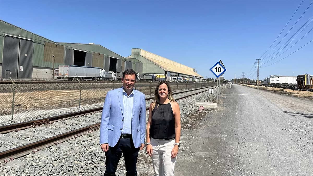 El Puerto de Huelva invierte más de tres millones de euros en la modernización y renovación de vías férreas