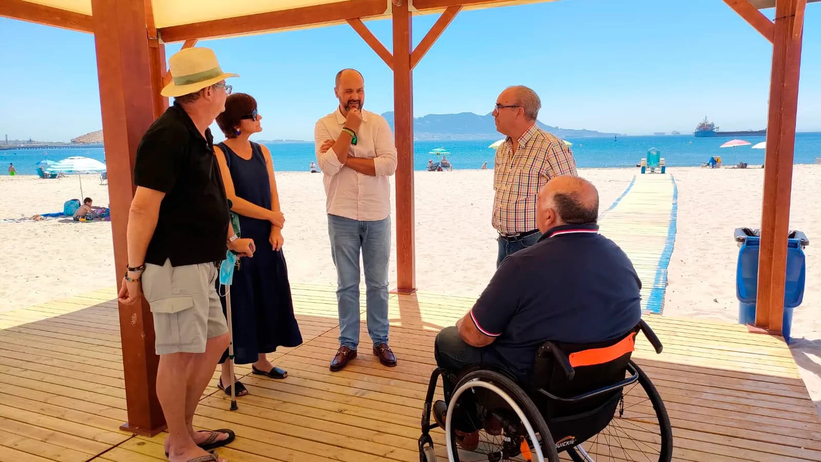 La playa de Palmones ya cuenta con la zona para personas con movilidad reducida