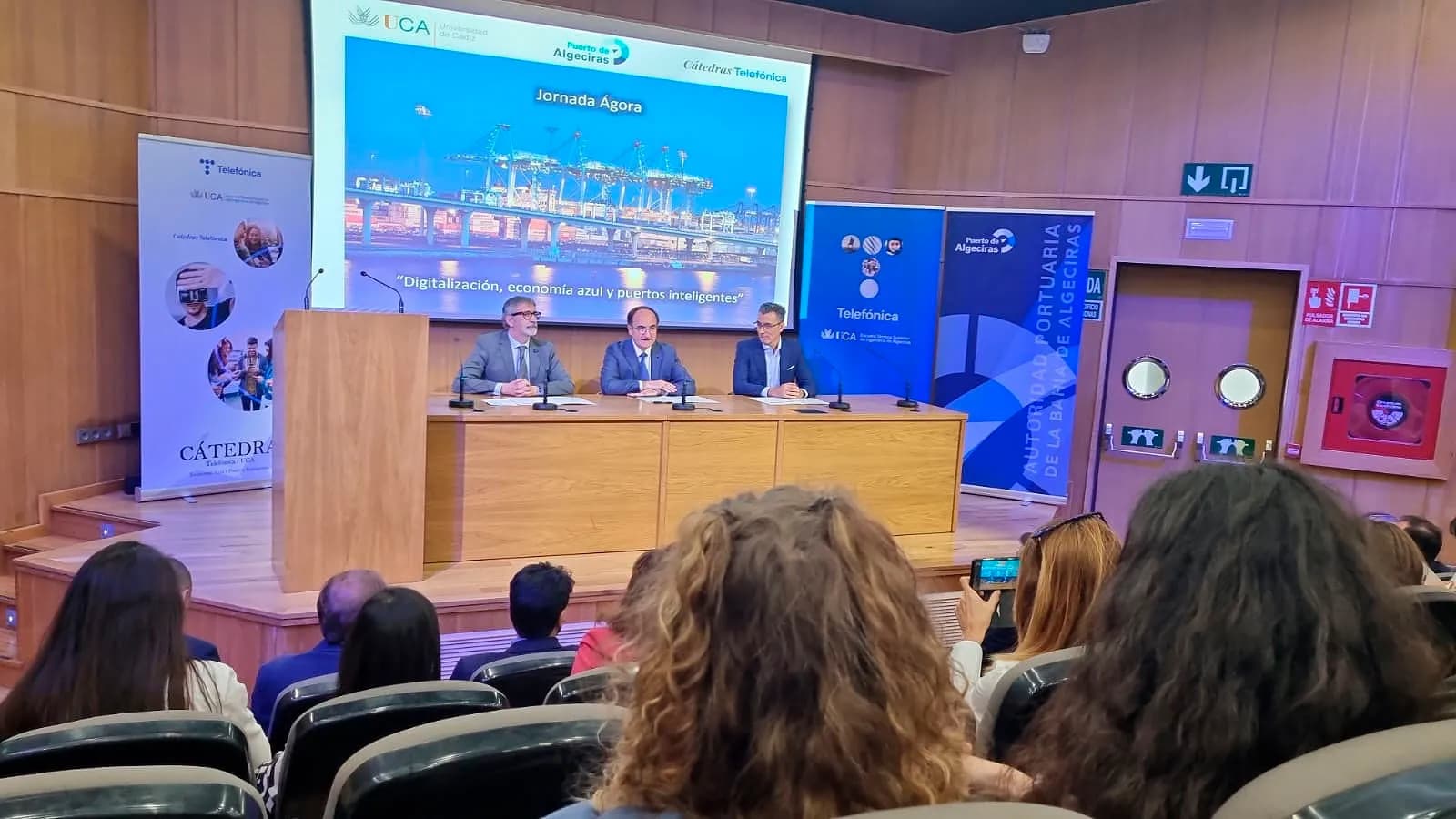 Éxito de la Jornada ‘Ágora: Digitalización, economía azul y puertos inteligentes’