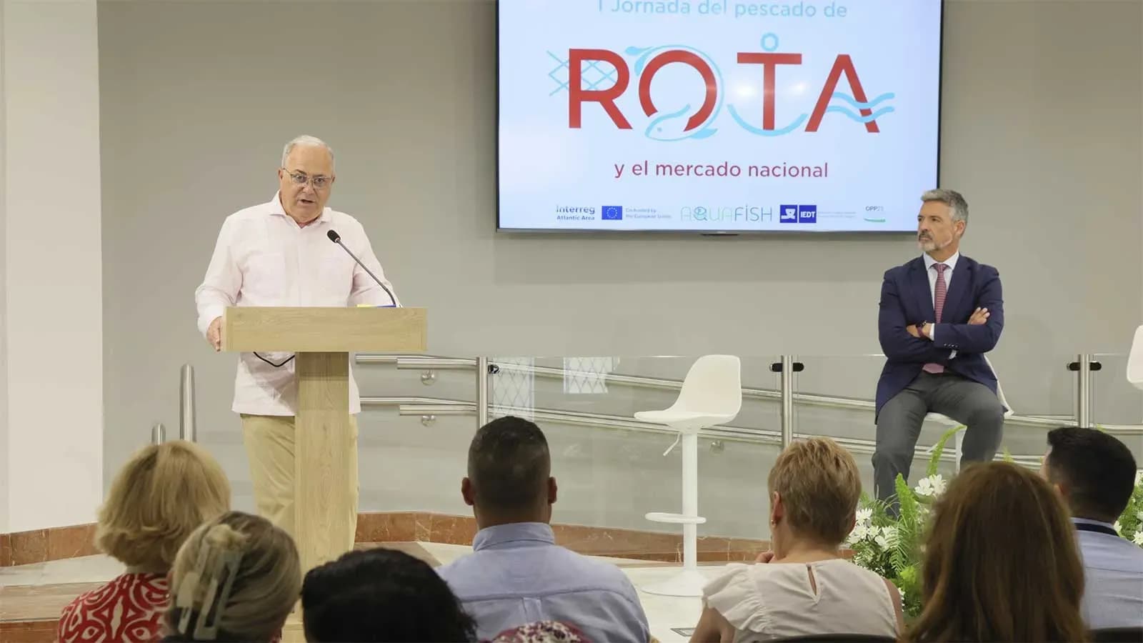 Las I Jornadas del Pescado de Rota y el Mercado Nacional reunieron en el Castillo de Luna a administraciones, sector pesquero y gastronomía