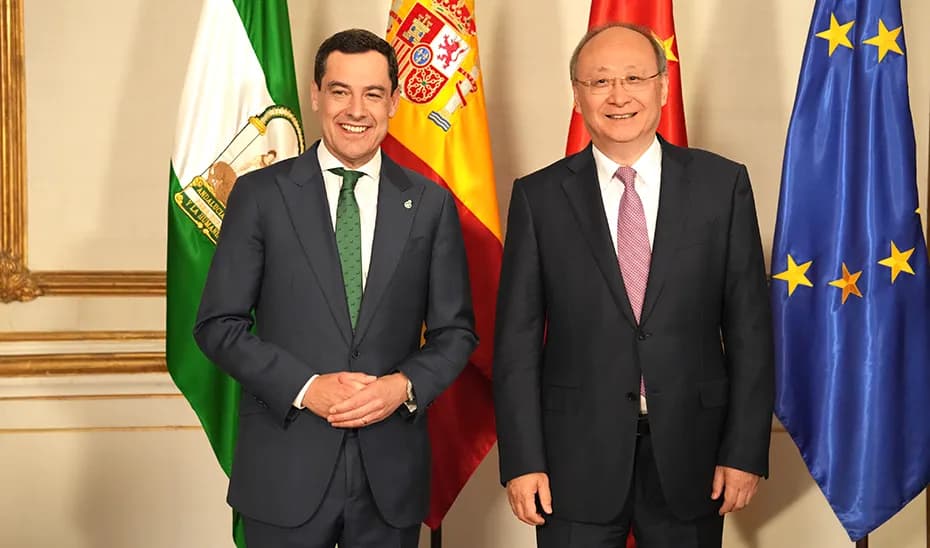 Juanma Moreno y Gerardo Landaluce reforzarán la cooperación portuaria con China en una visita al puerto de Ningbo