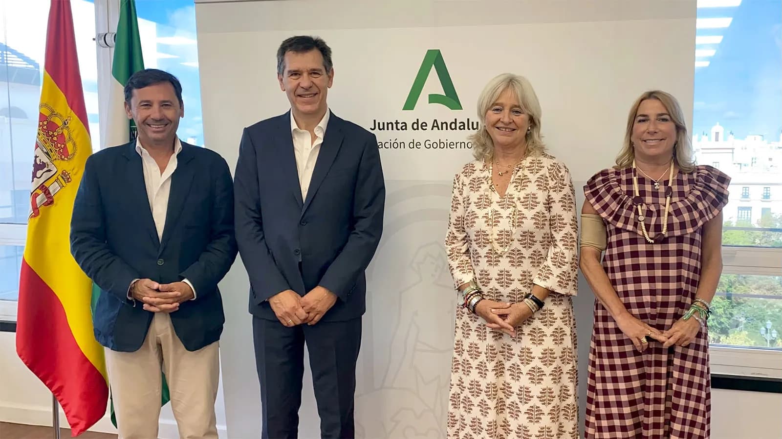 La Junta y Moeve revisan el estado de los proyectos de transición energética en el Campo de Gibraltar