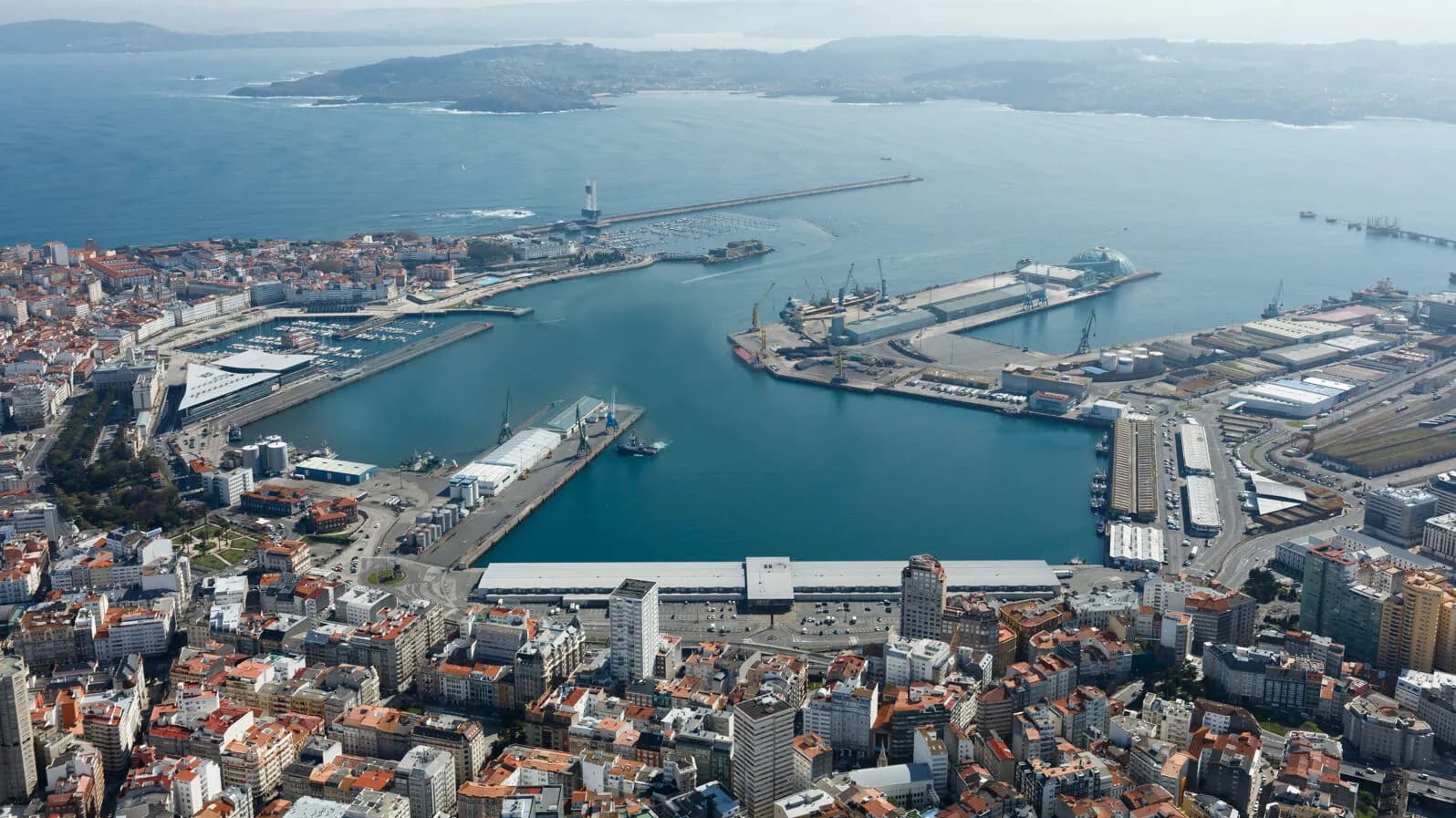 El Puerto de La Coruña espera conocer en abril avances sobre el tren de Langosteira y sus fuentes de financiación