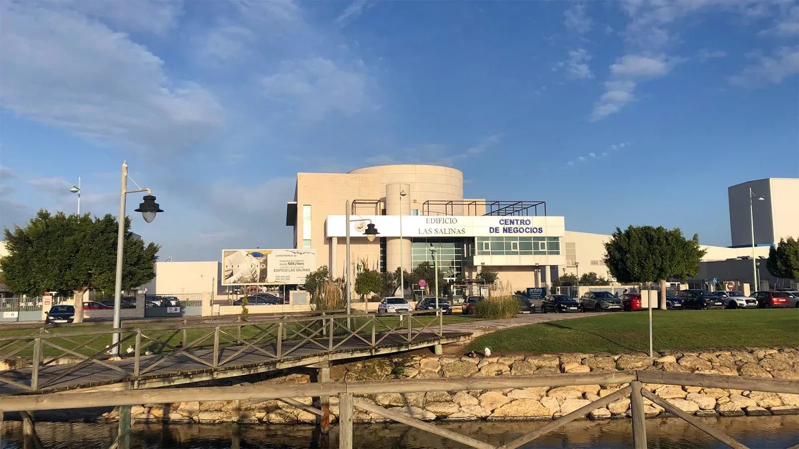 La Zona Franca completa la ocupación de sus inmuebles en Las Salinas con la venta de dos locales