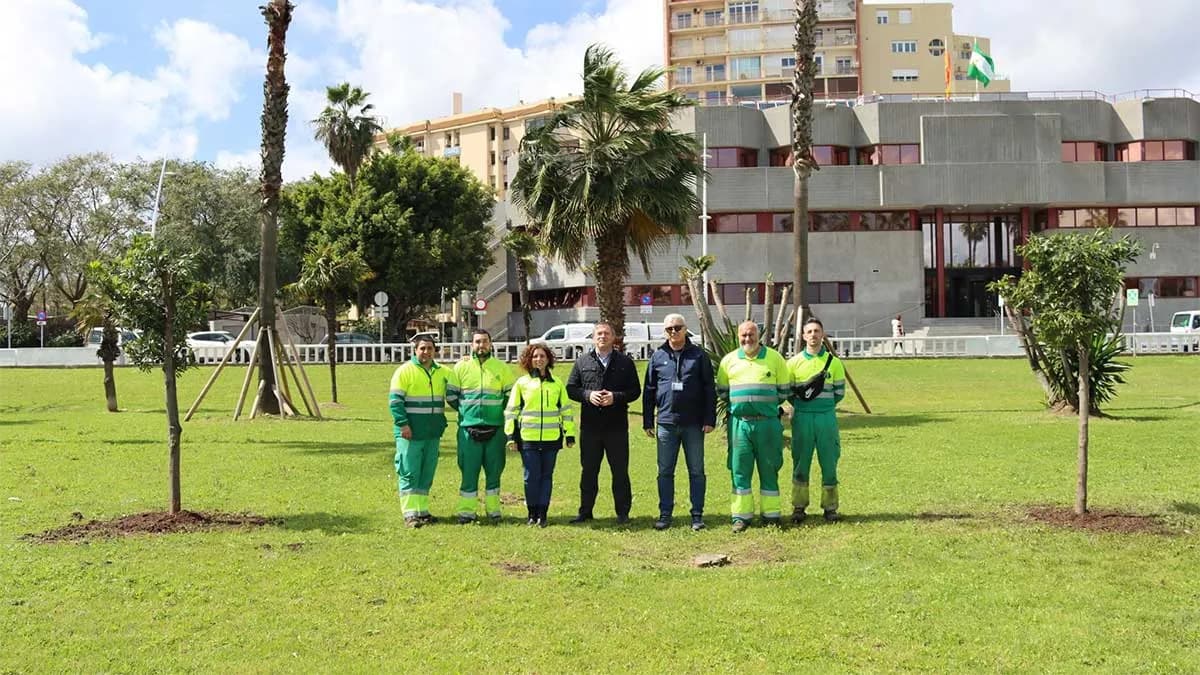 La APBA planta dos laureles por el Día Internacional de los Bosques