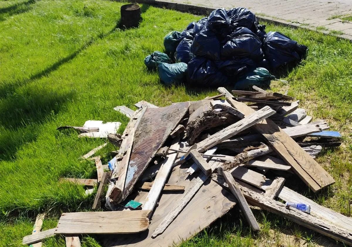 Una limpieza ciudadana retira 650 kilos de residuos en el litoral de Puerto Real