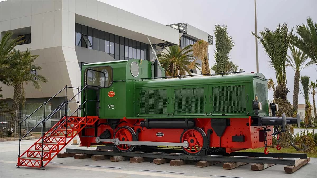 El Puerto de Almería restaura la locomotora Deutz a su estado original de 1929