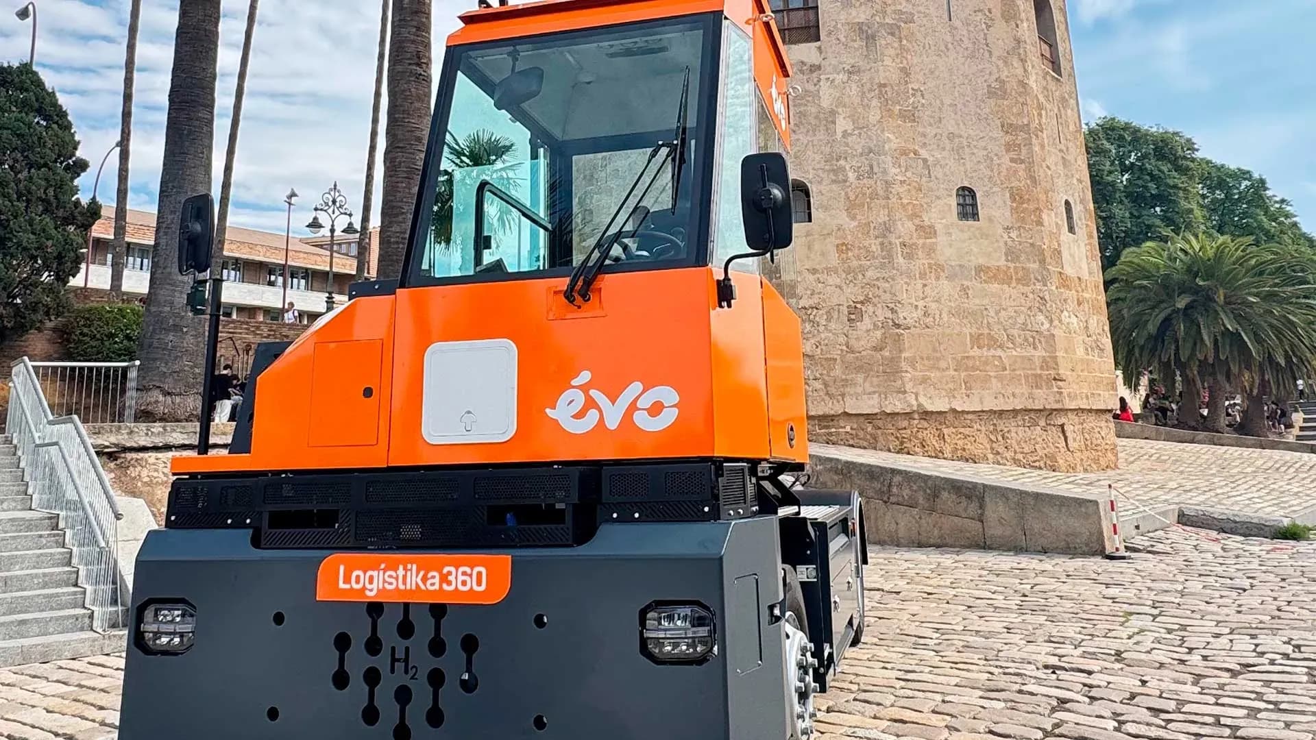 El H2 Tractor de EVO obtiene la homologación en España para iniciar su fase de pruebas en el Puerto de Algeciras