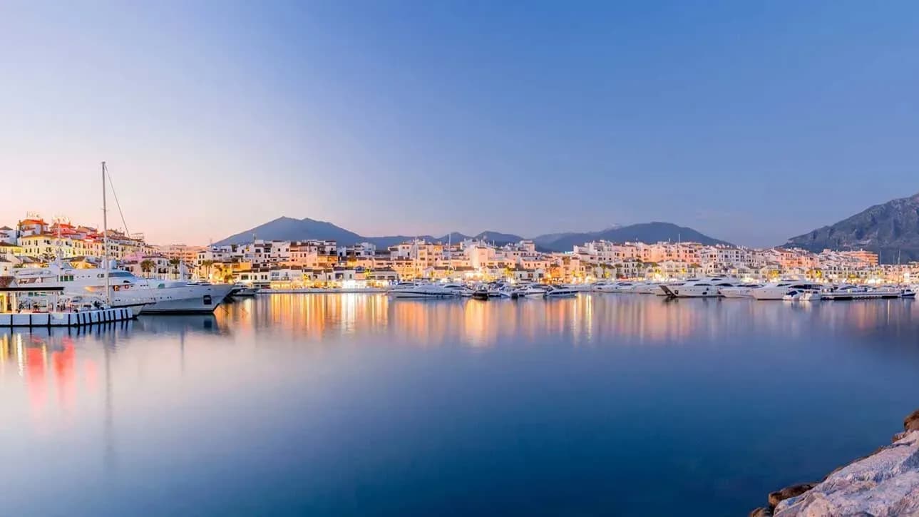 La familia Vidiella busca un socio financiero para Puerto Banús con el objetivo de expandir la marca hacia la gestión de otras marinas