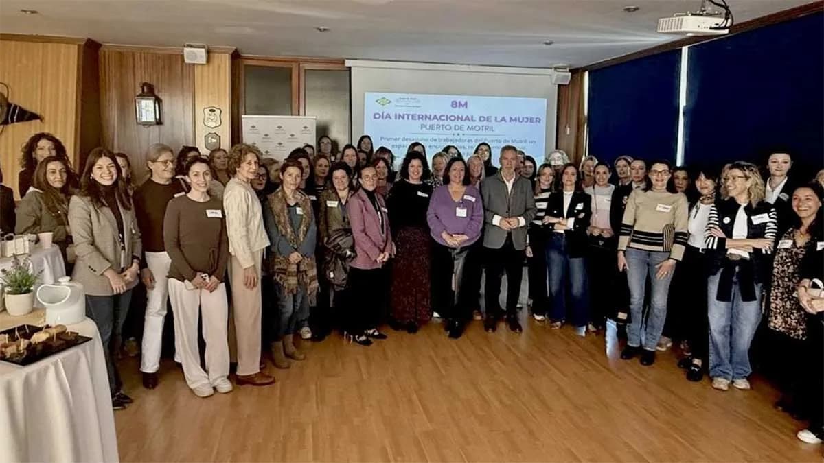 El Puerto de Motril reúne a 70 profesionales del sector portuario en un encuentro con motivo del Mes de la Mujer