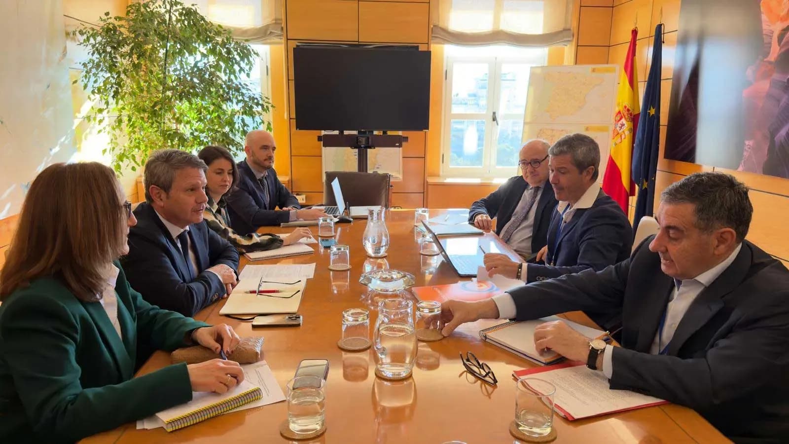 El Ministerio de Transportes crea una mesa permanente con el CNTC para abordar nuevas ayudas al transporte por carretera