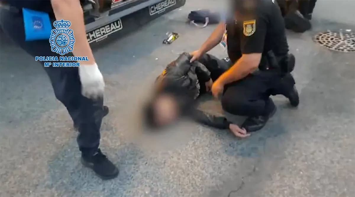 Rescatados tres migrantes que viajaban ocultos en el interior de un camión frigorífico en el puerto de Algeciras