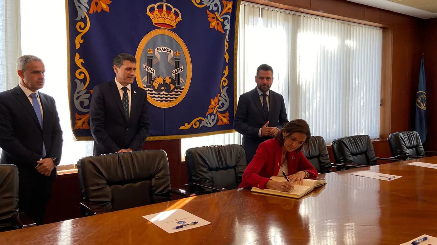 La Zona Franca de Cádiz recibe la visita de la ministra de Industria